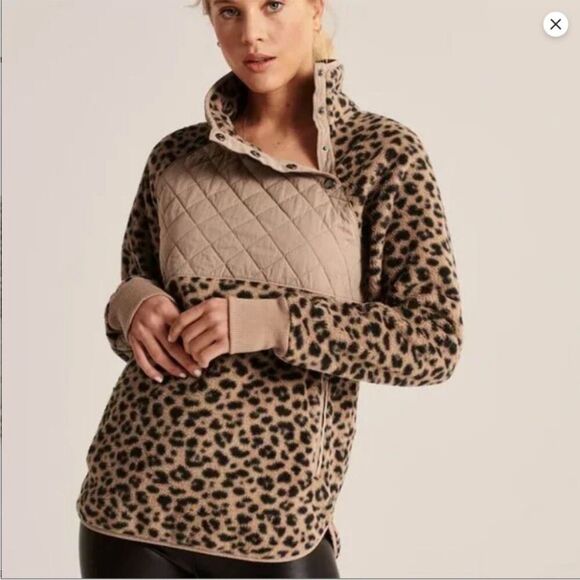 Abercrombie & Fitch Leopard Print Fleece Pullover with Quilted Detail Half-Zip - Picture 1 of 6